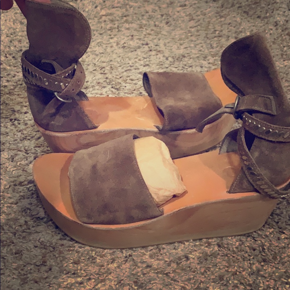 NIB Colleen Cordero wood wedge ankle strap